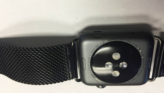 Η Apple αντικαθιστά τα Apple Watch που ξεθωριάζουν τα γράμματα τους στην πίσω πλευρά - Φωτογραφία 1