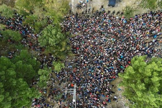 Μετά τα Σκόπια και η Βουλγαρία βάζει στρατό στα σύνορα για τους μετανάστες - Φωτογραφία 1