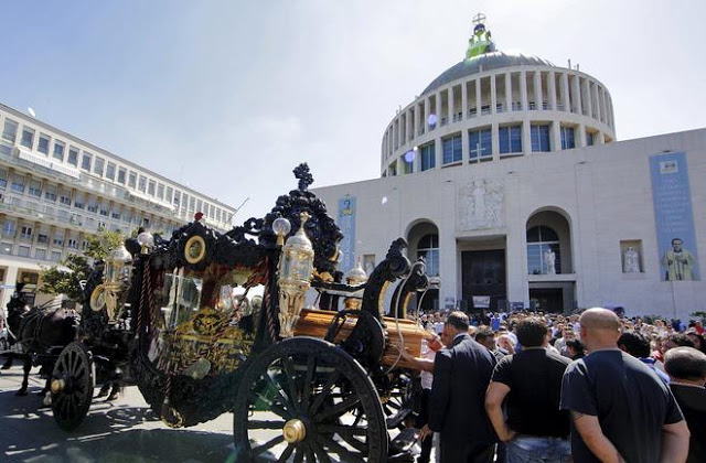 Σάλος στην Ιταλία: Ο αρχιμαφιόζος της Ρώμης που κηδεύτηκε με... τιμές Πρωθυπουργού [photos] - Φωτογραφία 2