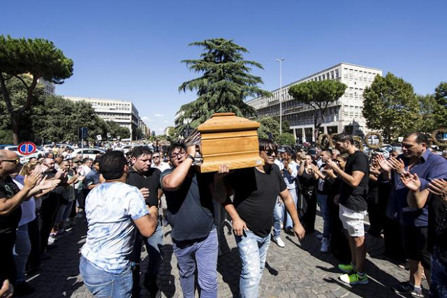 Σάλος στην Ιταλία: Ο αρχιμαφιόζος της Ρώμης που κηδεύτηκε με... τιμές Πρωθυπουργού [photos] - Φωτογραφία 6