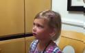 Κοριτσάκι ακούει την φωνή της για πρώτη φορά - Η αντίδρασή της; Αξέχαστη… [video]