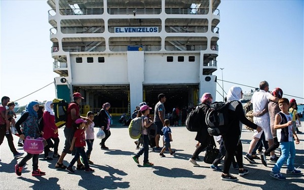 ΚΑΤΕΠΛΕΥΣΕ ΣΤΟΝ ΠΕΙΡΑΙΑ ΤΟ «ΕΛΕΥΘΕΡΙΟΣ ΒΕΝΙΖΕΛΟΣ» ΜΕ 2.500 ΣΥΡΟΥΣ ΠΡΟΣΦΥΓΕΣ - Φωτογραφία 1