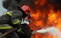 Μάχη με τις φλόγες δίνουν οι πυροσβέστες στην επαρχία Πάφου
