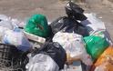 Εικόνες ντροπής στην Χρυσή – Πλημμύρισε από σκουπίδια - Φωτογραφία 1