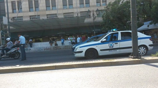 Aσυνείδητος οδηγός στο κέντρο της Αθήνας τραυμάτισε σοβαρά δυο επιβαίνοντες σε μηχανή και τράπηκε σε φυγή [photos] - Φωτογραφία 3