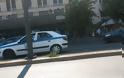 Aσυνείδητος οδηγός στο κέντρο της Αθήνας τραυμάτισε σοβαρά δυο επιβαίνοντες σε μηχανή και τράπηκε σε φυγή [photos] - Φωτογραφία 2