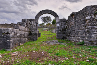 O αρχαίος οικισμός της Φανωτής στη Θεσπρωτία, ενώ είναι μνημειακός, παραμένει στο περιθώριο - Φωτογραφία 1
