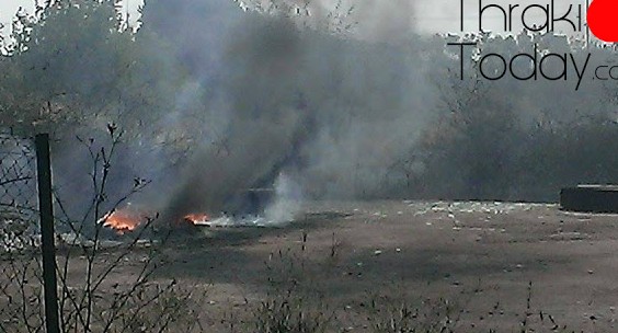 Φωτιά σε οικόπεδο με λάστιχα στην Ξάνθη - Πυκνοί μαύροι καπνοί σκέπασαν την περιοχή [photo+video] - Φωτογραφία 2