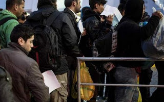 Μυτιλήνη: Αναχώρησαν για Πειραιά περίπου 3.400 μετανάστες και πρόσφυγες - Φωτογραφία 1