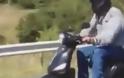 ΤΡΕΛΑΜΕΝΟΣ! Ο απίστευτος ΠΑΟΚ-τζης οδηγός της εθνικής οδού – Δείτε τι έκανε... [video]