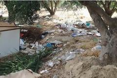 Εθελοντές δίνουν έξοχο μάθημα οικολογικής συνείδησης, σε γειτονιά του Ηρακλείου