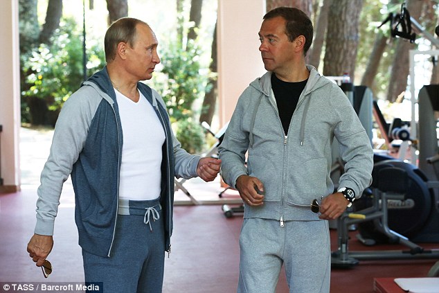 Ο Πούτιν στο γυμναστήριο, με φόρμα των 2.500 ευρώ - Τι μάρκα είναι, γιατί είναι τόσο ακριβή; [photos] - Φωτογραφία 2
