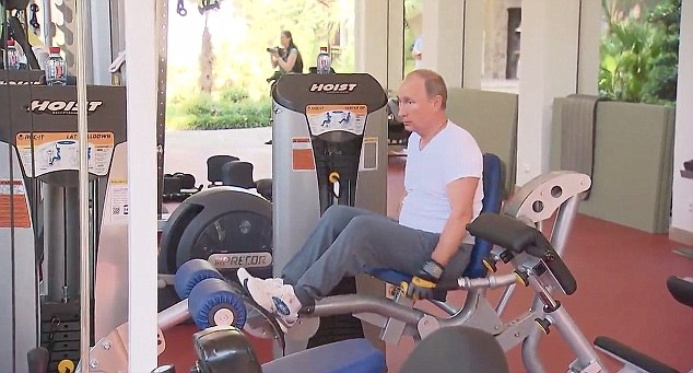 Ο Πούτιν στο γυμναστήριο, με φόρμα των 2.500 ευρώ - Τι μάρκα είναι, γιατί είναι τόσο ακριβή; [photos] - Φωτογραφία 4