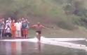 Ο μοναχός Σαολίν που τρέχει πάνω στην επιφάνεια της λίμνης - Κατάφερε να διασχίσει 125 μέτρα και ξεπέρασε προηγούμενο προσωπικό ρεκόρ… [video]