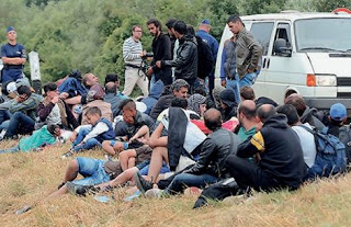 Ουγγαρία: Βίαιες συγκρούσεις μεταναστών με την αστυνομία - Νεκρός πακιστανός πρόσφυγας - Φωτογραφία 1