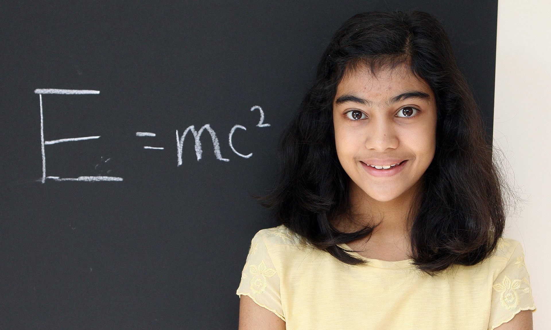 ΑΥΤΗ είναι η 12χρονη που βάζει τα γυαλιά σε Αϊνστάιν και Χόκινγκ - Τους ξεπέρασε στο IQ τεστ [photos] - Φωτογραφία 2