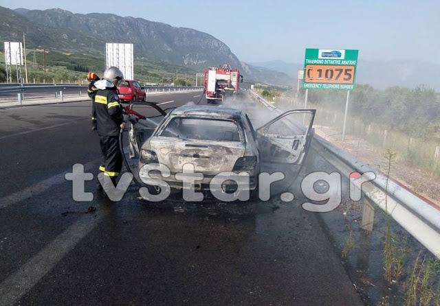 Στις φλόγες αυτοκίνητο στα διόδια της Αγίας Τριάδας [photos] - Φωτογραφία 4