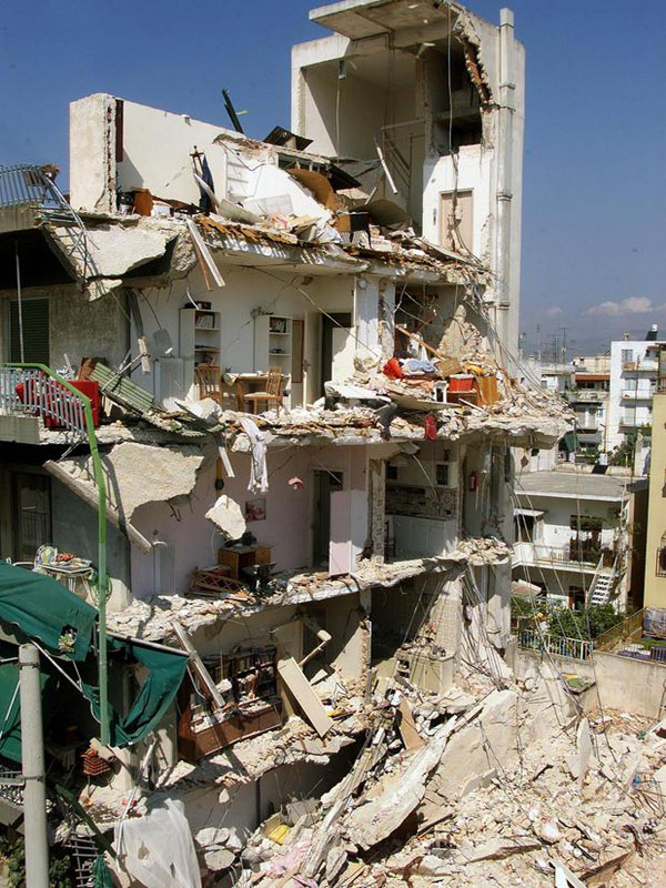 Η μέρα που ισοπεδώθηκε η Αθήνα - O ισχυρός σεισμός που άφησε πίσω του δεκάδες νεκρούς [photos] - Φωτογραφία 2