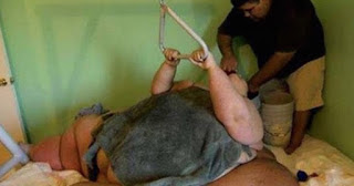Η ΖΩΗ ΤΗΣ ΗΤΑΝ ΚΟΛΑΣΗ: Ζύγιζε 466 κιλά,όμως τα κατάφερε και έγινε κύκνος [photos] - Φωτογραφία 1