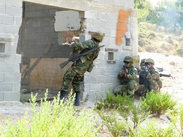 Εκπαιδεύουν το στρατό στην ΚΩ για επέμβαση σε αστικό ιστό - Φωτογραφία 20