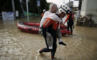 Η Ιαπωνία μετράει τις πληγές της από τον τυφώνα Ετάου - Φωτογραφία 1
