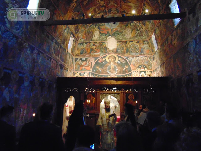Νήσος Ιωαννίνων:Μνημόσυνο στον τάφο των Κτητόρων της Μονής Φιλανθρωπινών υπό του Σεβασμιωτάτου Μητροπολίτου Ιωαννίνων κ.κ. Μαξίμου [video] - Φωτογραφία 2