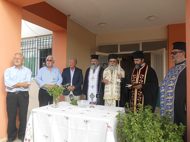 Με ελλείψεις και πολλά προβλήματα ο αγιασμός στα σχολεία - Φωτογραφία 4