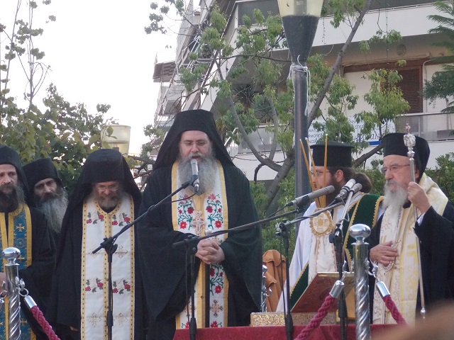 7069 - Φωτογραφίες από τη σημερινή υποδοχή του Τιμίου Ξύλου της Ιεράς Μονής Ξηροποτάμου στο Αγρίνιο - Φωτογραφία 10