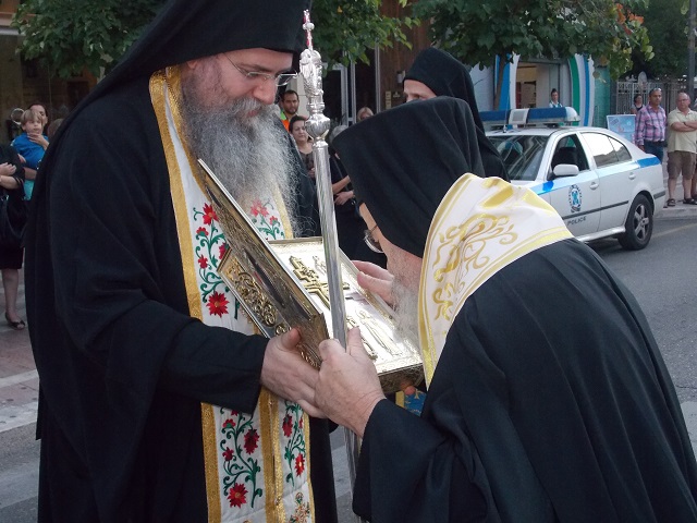 7069 - Φωτογραφίες από τη σημερινή υποδοχή του Τιμίου Ξύλου της Ιεράς Μονής Ξηροποτάμου στο Αγρίνιο - Φωτογραφία 2