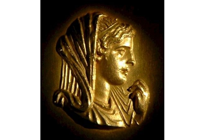 Ολυμπιάδα: Η μητέρα του Μεγάλου Αλεξάνδρου που κοιμόταν δίπλα σε ερπετά και θήλαζε φίδια - Φωτογραφία 3