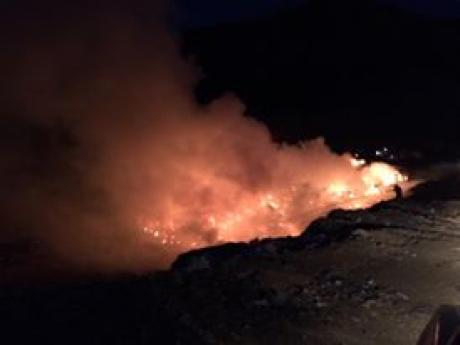 Πάτρα: Φωτιά στον ΧΥΤΑ στην Ξερόλακκα - 'Αναψαν ξαφνικά τα σκουπίδια - Φωτογραφία 2