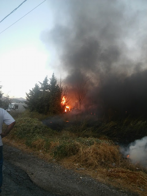 Μεγάλη φωτιά ξέσπασε σε αποθήκη τροφίμων στην Παλλήνη... [photos] - Φωτογραφία 6