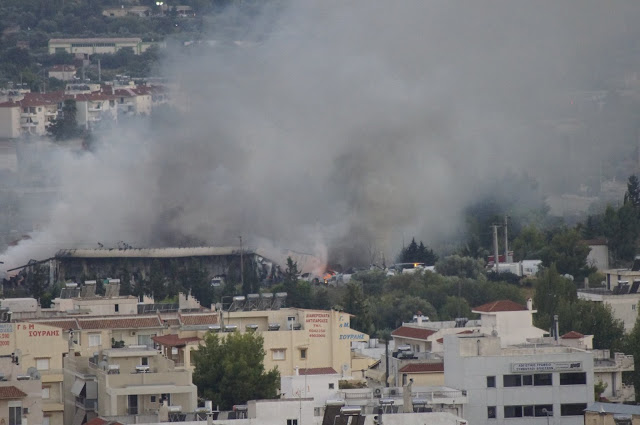 Μεγάλη φωτιά ξέσπασε σε αποθήκη τροφίμων στην Παλλήνη... [photos] - Φωτογραφία 8