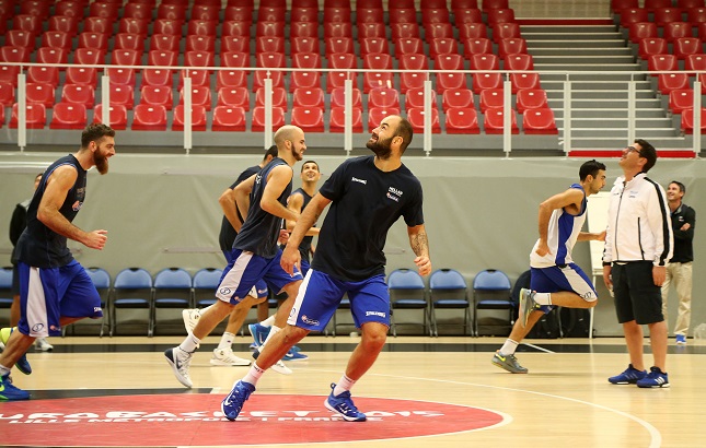 ΚΑΤΕΧΕΙ ΚΑΙ ΤΟ... ΠΟΔΟΣΦΑΙΡΙΚΟ ΤΟΠΙ Ο ΑΡΧΗΓΟΣ! (PHOTOS) - Φωτογραφία 2