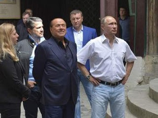 Ο Πούτιν με τζιν, ο Μπερλουσκόνι με Hogan, κάνουν βόλτες στην Κριμαία [photos] - Φωτογραφία 1