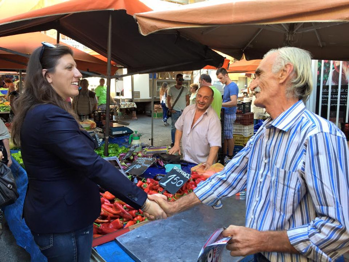 Δείτε την Ζωή με πολύχρωμες πλατφόρμες και τζιν στη λαϊκή αγορά Πατησίων [photos] - Φωτογραφία 4