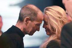 Η Laurene Powell Jobs δώρισε 50 εκατομμύρια στα Super σχολεία