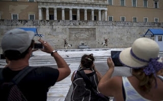 Αναπάντεχα ανθεκτικός ο ελληνικός τουρισμός - Ολοταχώς για νέο ρεκόρ - Φωτογραφία 1