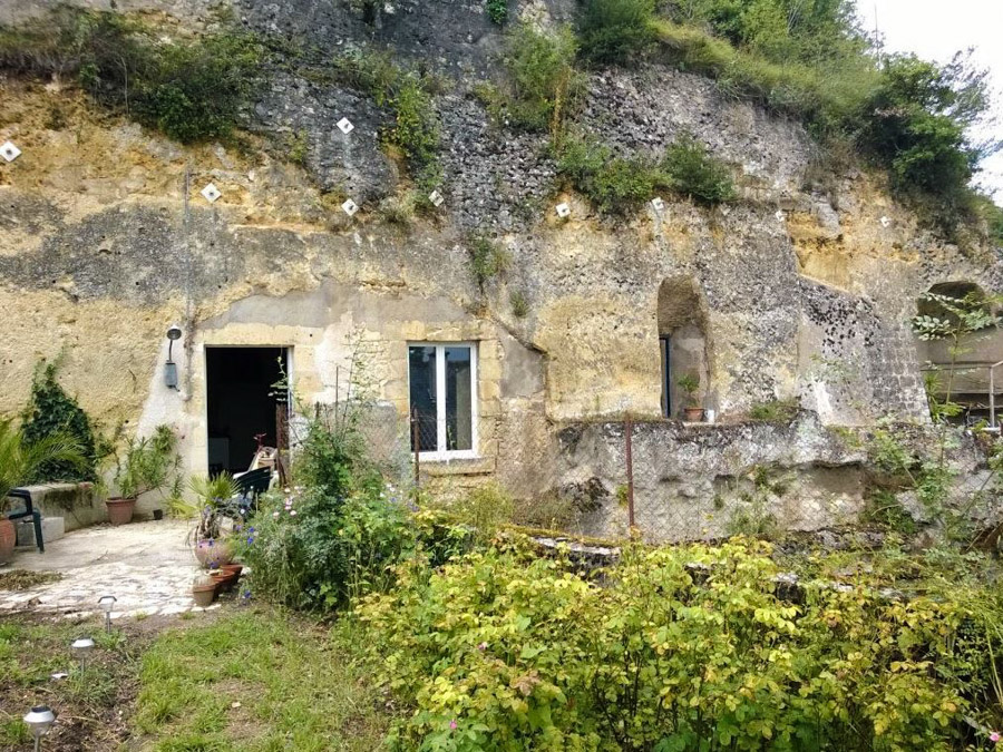 Αυτό το ζευγάρι αγόρασε μια σπηλιά μόλις...1 ευρω - Δείτε τι έφτιαξαν [photos] - Φωτογραφία 2