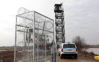 Σε επιφυλακή η Θράκη για το μεταναστευτικό – Ανασηκώνεται ο σπασμένος φράχτης στον Έβρο - Φωτογραφία 1