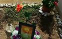 ΝΤΡΟΠΗ και ΘΛΙΨΗ: Σοκάρει η εικόνα του τάφου του Ντέμη Ρούσσου [photos] - Φωτογραφία 3