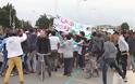 Πορεία από χιλιάδες μετανάστες στη Γαλλία που ζητούν να ανοίξουν τα σύνορα