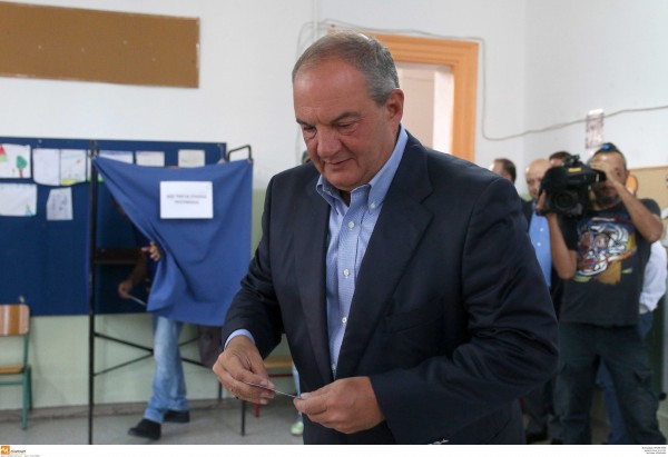 ΤΡΟΜΕΡΟ σκηνικό στην Θεσσαλονίκη: Τι συνέβαινε την ώρα που ψήφιζε ο Κώστας Καραμανλής; [photos] - Φωτογραφία 3