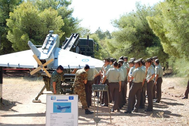 Eπίσκεψη Ευελπίδων στη Σχολή Διαβιβάσεων και στον Ειδικό Διακλαδικό Λόχο Πυρηνικής/Βιολογικής/Χημικής Άμυνας - Φωτογραφία 2