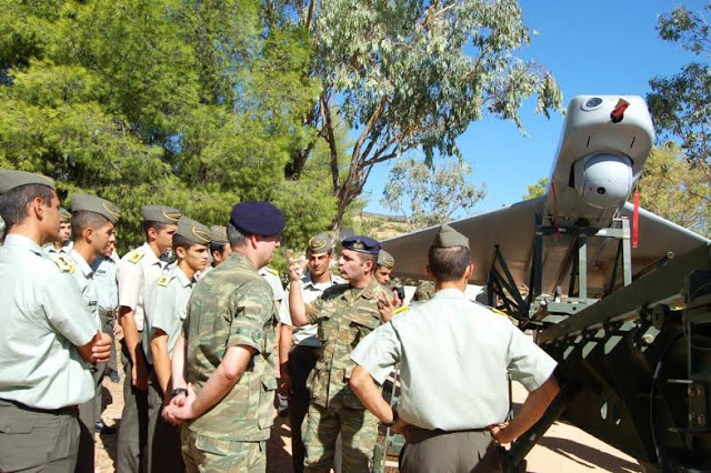 Eπίσκεψη Ευελπίδων στη Σχολή Διαβιβάσεων και στον Ειδικό Διακλαδικό Λόχο Πυρηνικής/Βιολογικής/Χημικής Άμυνας - Φωτογραφία 4