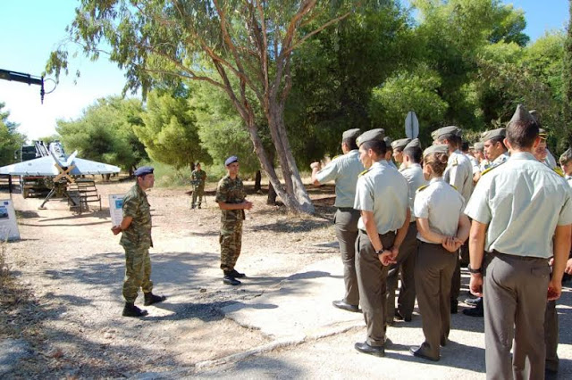 Eπίσκεψη Ευελπίδων στη Σχολή Διαβιβάσεων και στον Ειδικό Διακλαδικό Λόχο Πυρηνικής/Βιολογικής/Χημικής Άμυνας - Φωτογραφία 5