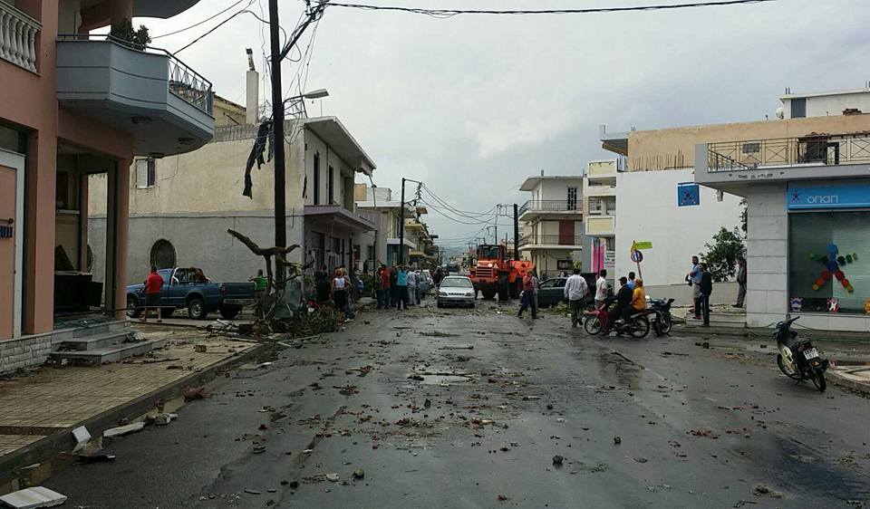 Εικόνες αποκάλυψης σε Λακωνία και Μεσσηνία: Ο ανεμοστρόβιλος τα πήρε και τα σήκωσε όλα [photos] - Φωτογραφία 4