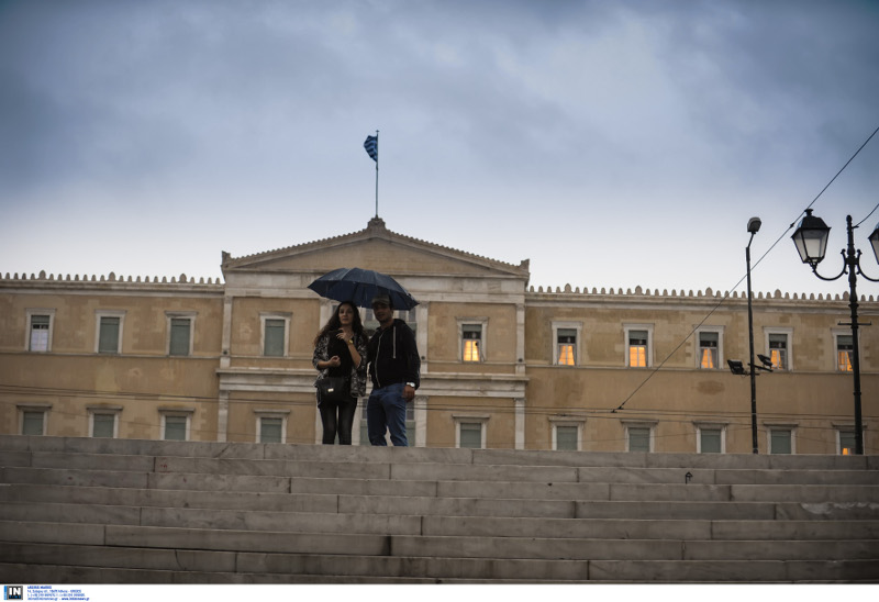 Η μέρα έγινε νύχτα στην Αθήνα - Η έντονη καταιγίδα αιφνιδίασε [photos] - Φωτογραφία 2