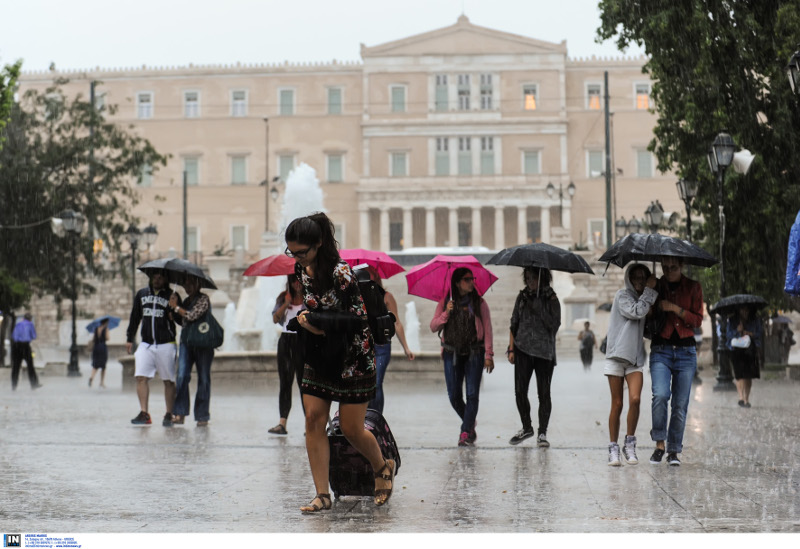 Η μέρα έγινε νύχτα στην Αθήνα - Η έντονη καταιγίδα αιφνιδίασε [photos] - Φωτογραφία 4