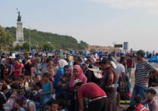 Χιλιάδες πρόσφυγες εγκλωβισμένοι και πάλι στη Λέσβο - Φωτογραφία 1